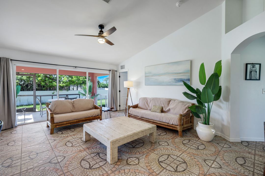 1422 NE 18th St, Cape Coral, FL 33909