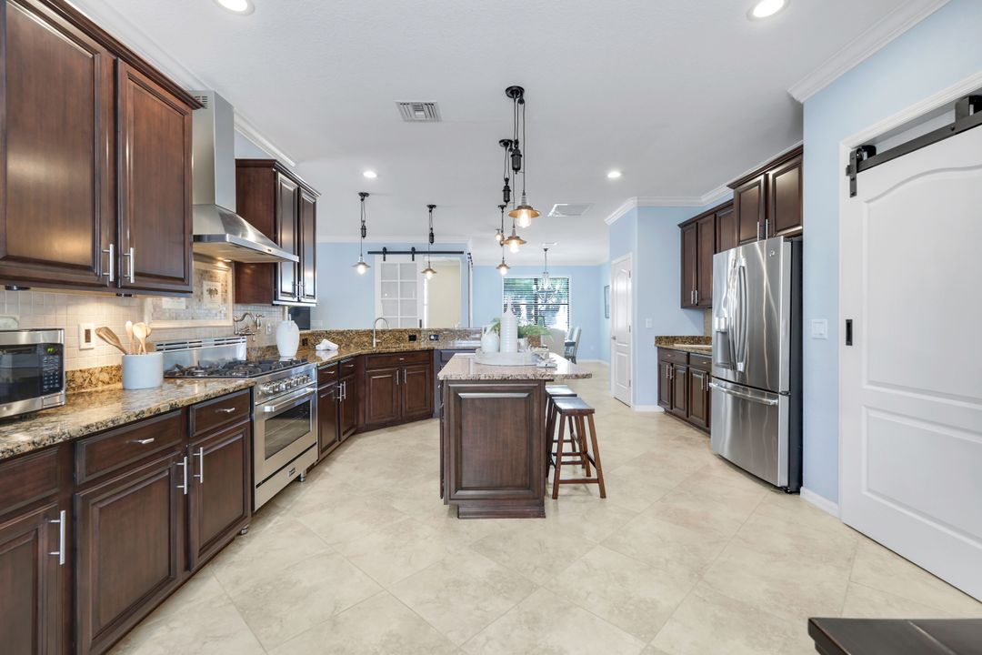 3783 Treasure Cove Cir, Naples, FL 34114