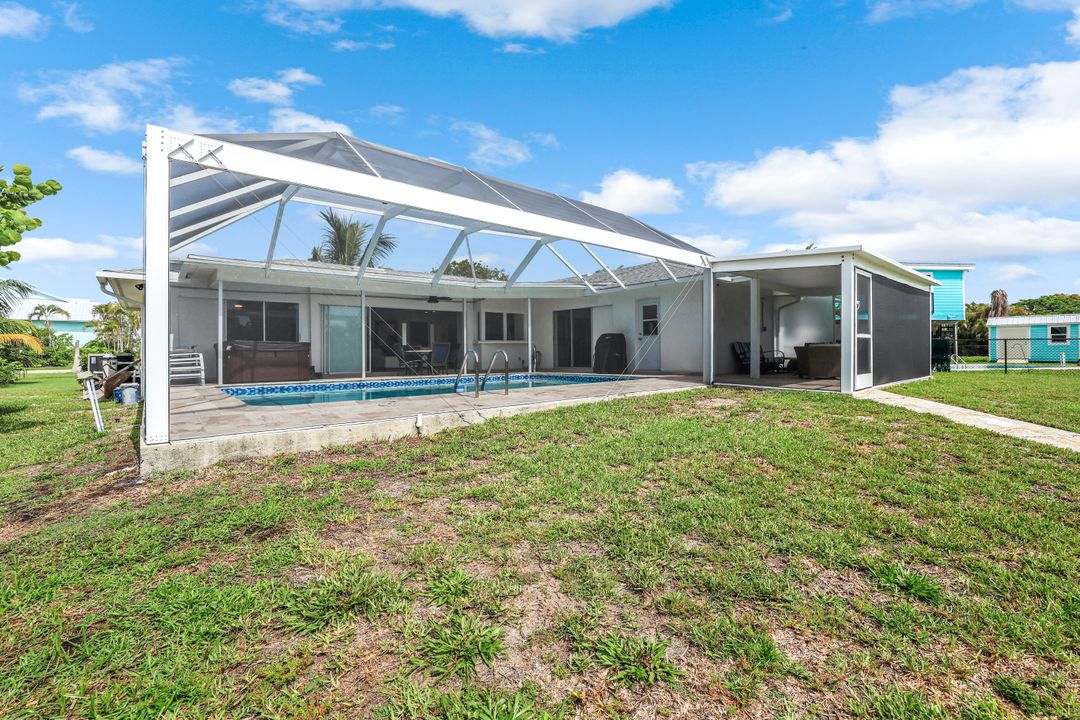 401 Capri Blvd, Naples, FL 34113