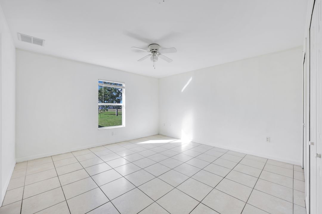 3020 SE Santa Barbara Pl, Cape Coral, FL 33904