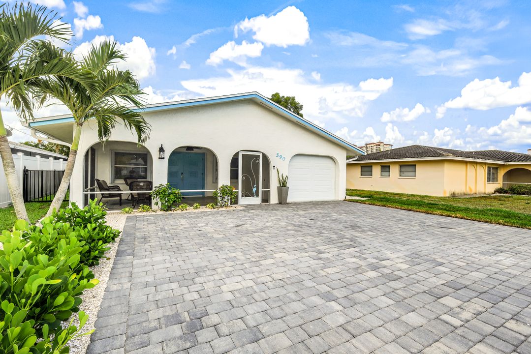 590 92nd Ave N, Naples, FL 34108