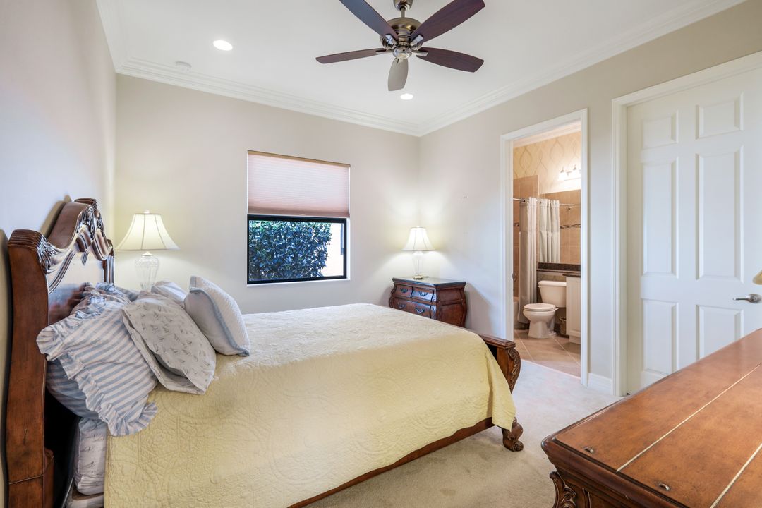 2915 Cinnamon Bay Cir, Naples, FL 34119