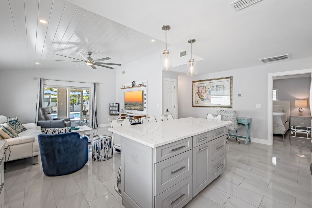 558 98th Ave N, Naples, FL 34108