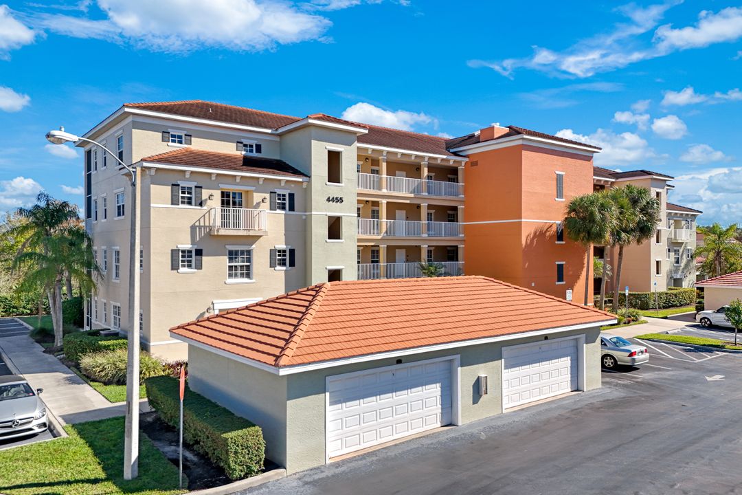 4455 Botanical Pl Cir #204, Naples, FL 34112