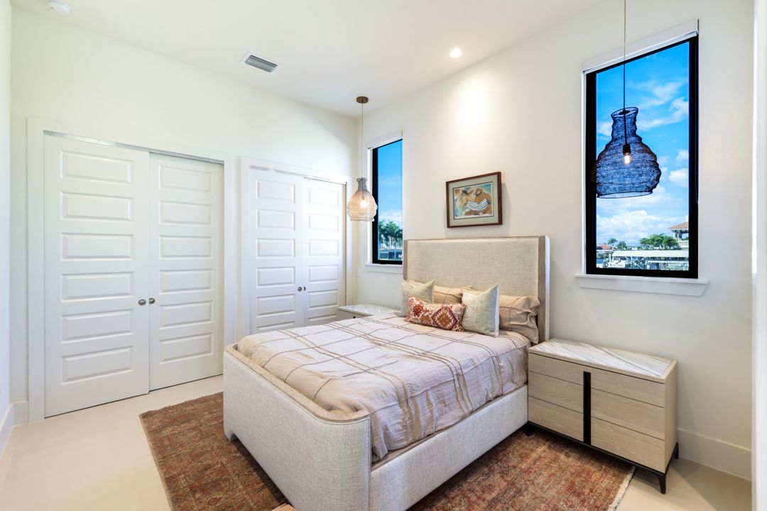 5384 Colonade Ct, Cape Coral, FL 33904