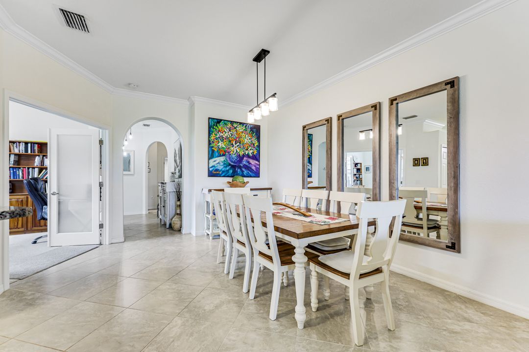 1427 Oceania Dr, Naples, FL 34113