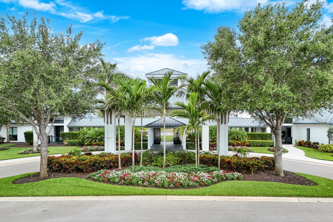 13915 Old Coast Rd, Naples, FL 34110