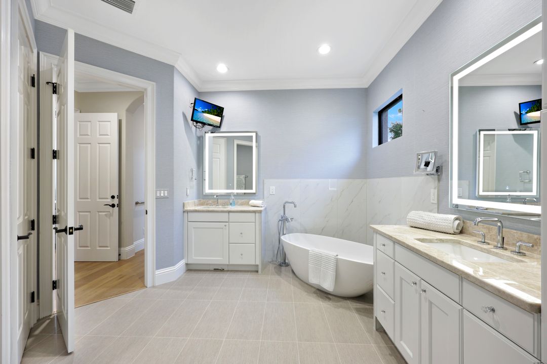 1725 Supreme Ct, Naples, FL 34110