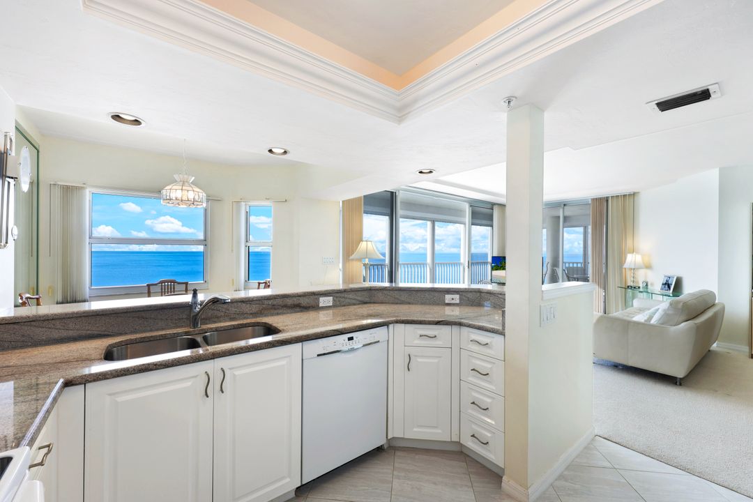 9577 Gulf Shore Dr #704, Naples, FL 34108