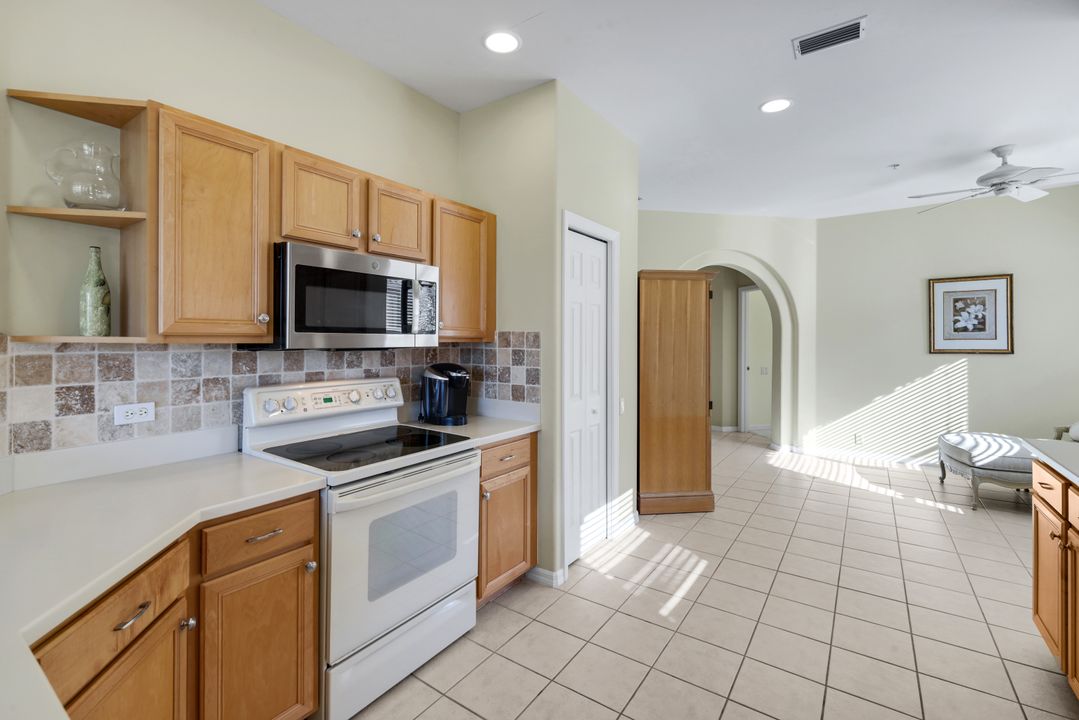 8470 Danbury Blvd #201, Naples, FL 34120