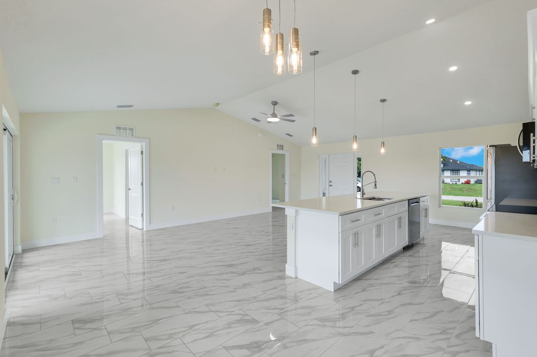 2622 NE 1st Pl, Cape Coral, FL 33909