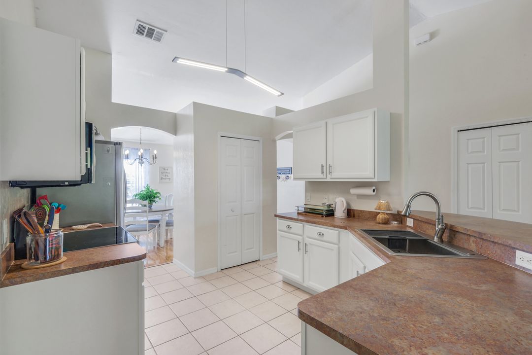 1006 NE 6th Pl, Cape Coral, FL 33909