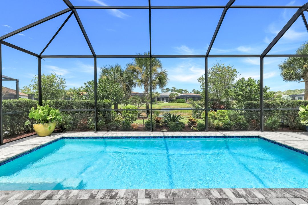 9721 Everglades Dr, Naples, FL 34120