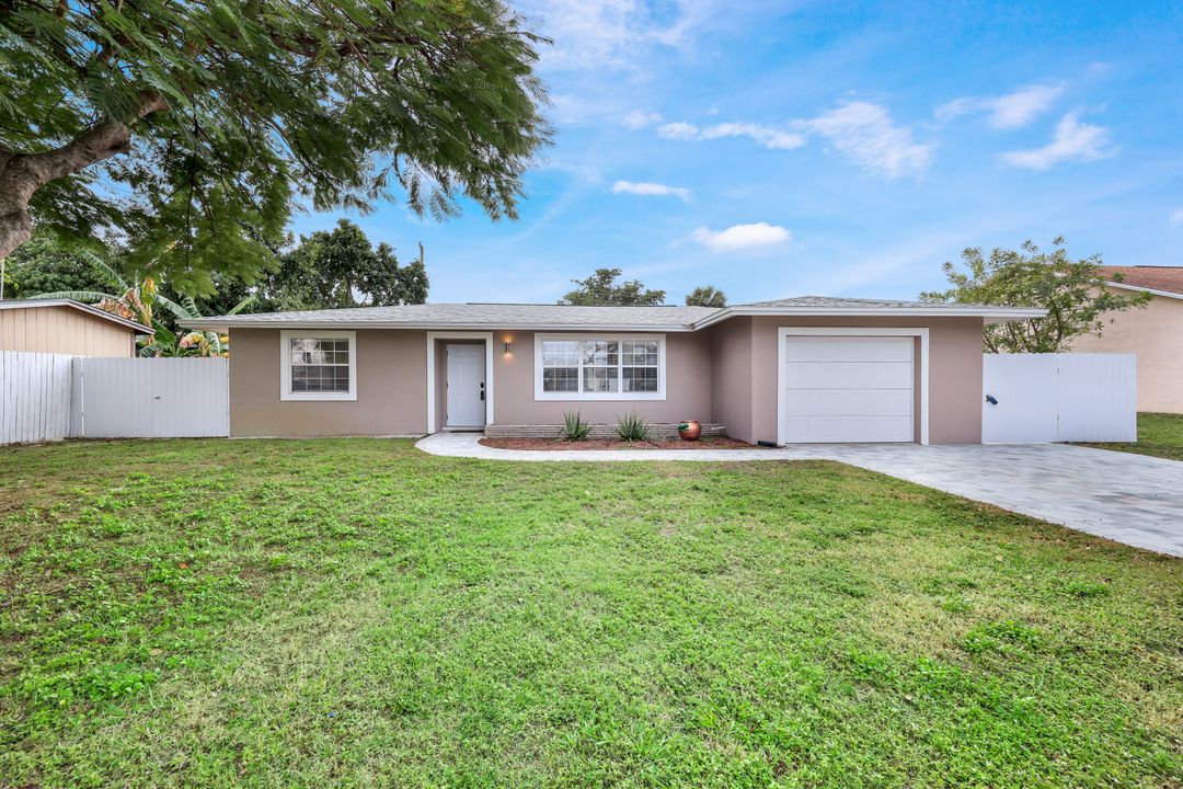 4830 Cortez Cir, Naples, FL 34112