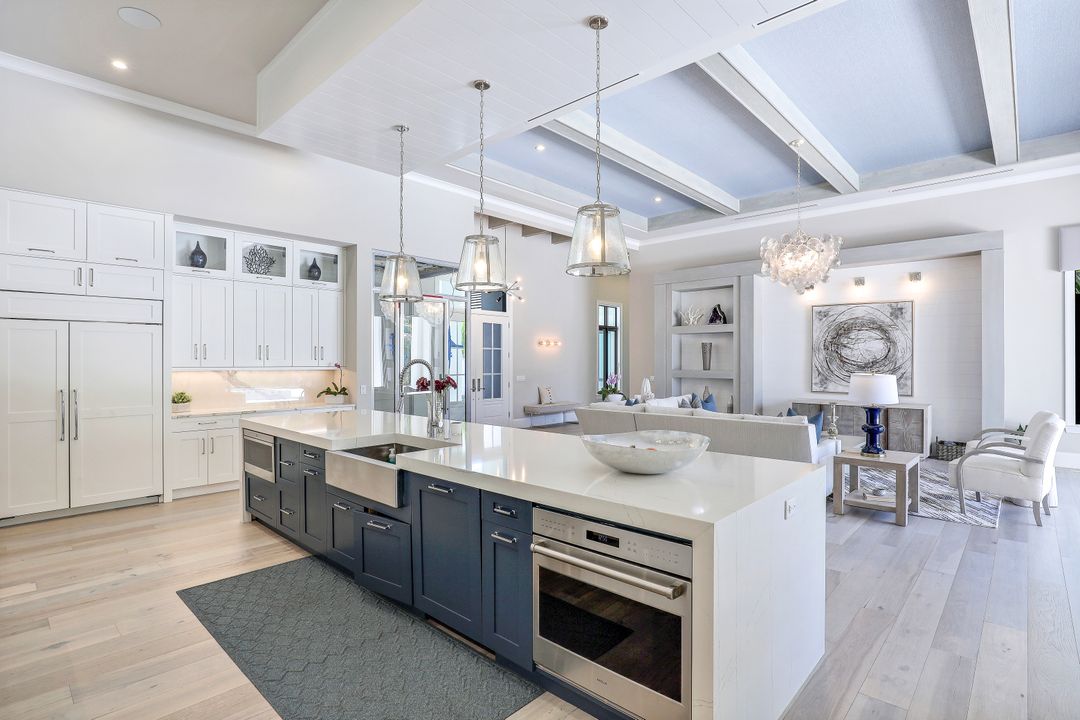 125 Caribbean Rd, Naples, FL 34108