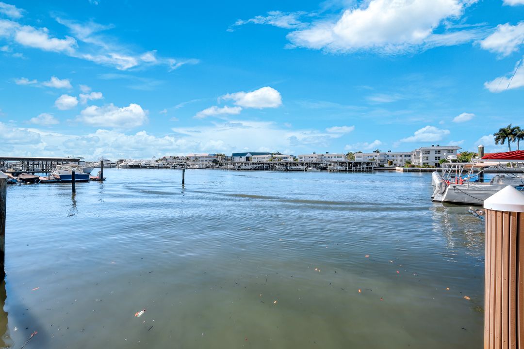 800 River Point Dr #212, Naples, FL 34102