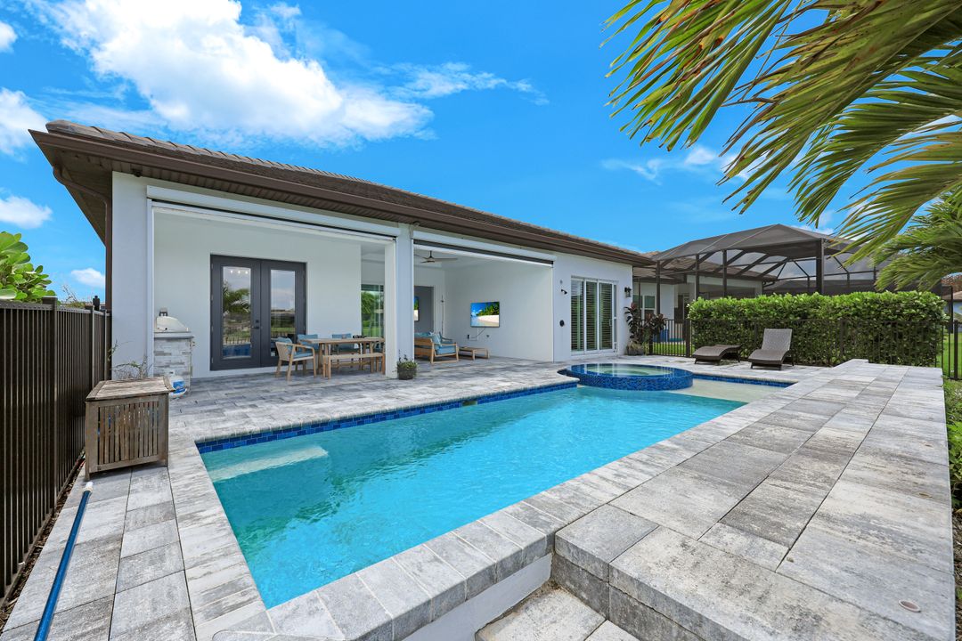 3697 Sapphire Cv Cir, Naples, FL 34114