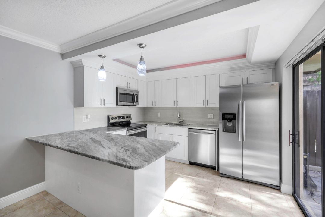 1501 Park Meadows Dr #3, Fort Myers, FL 33907