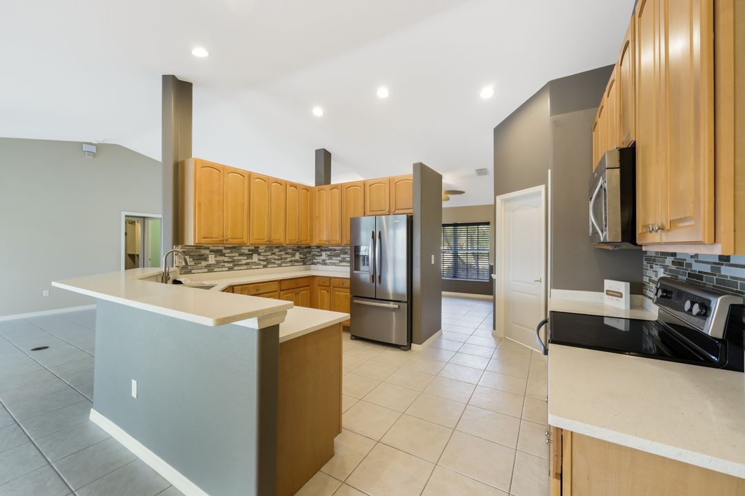 3325 SW 5th Pl, Cape Coral, FL 33914