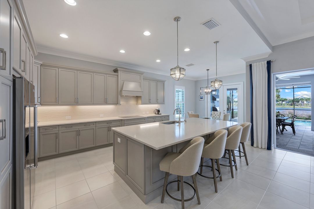 6177 Megans Bay Dr, Naples, FL 34112