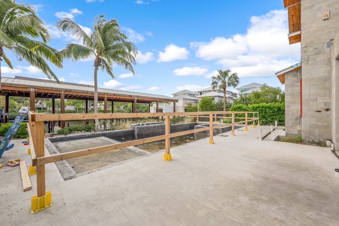 1382 2nd Ave S, Naples, FL 34102