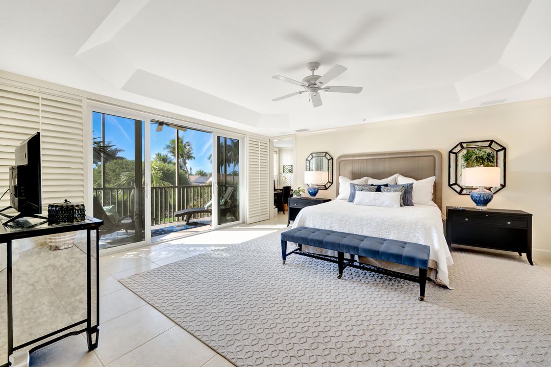 1006 5th St S, Naples, FL 34102