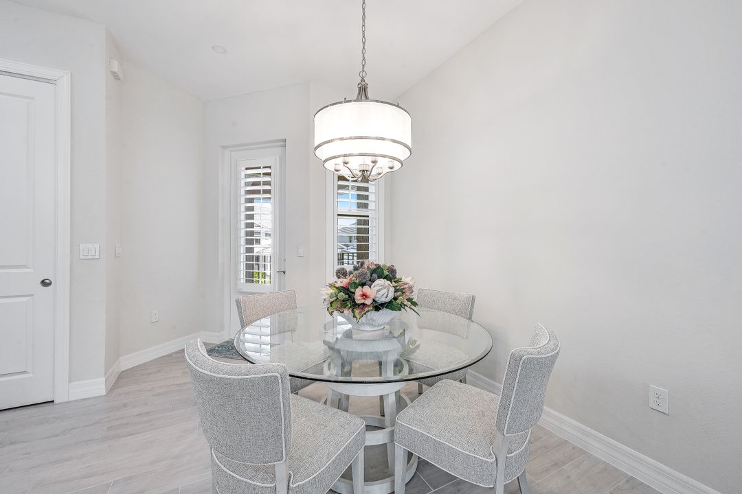 250 Indies Dr E  #202, Naples, FL 34114