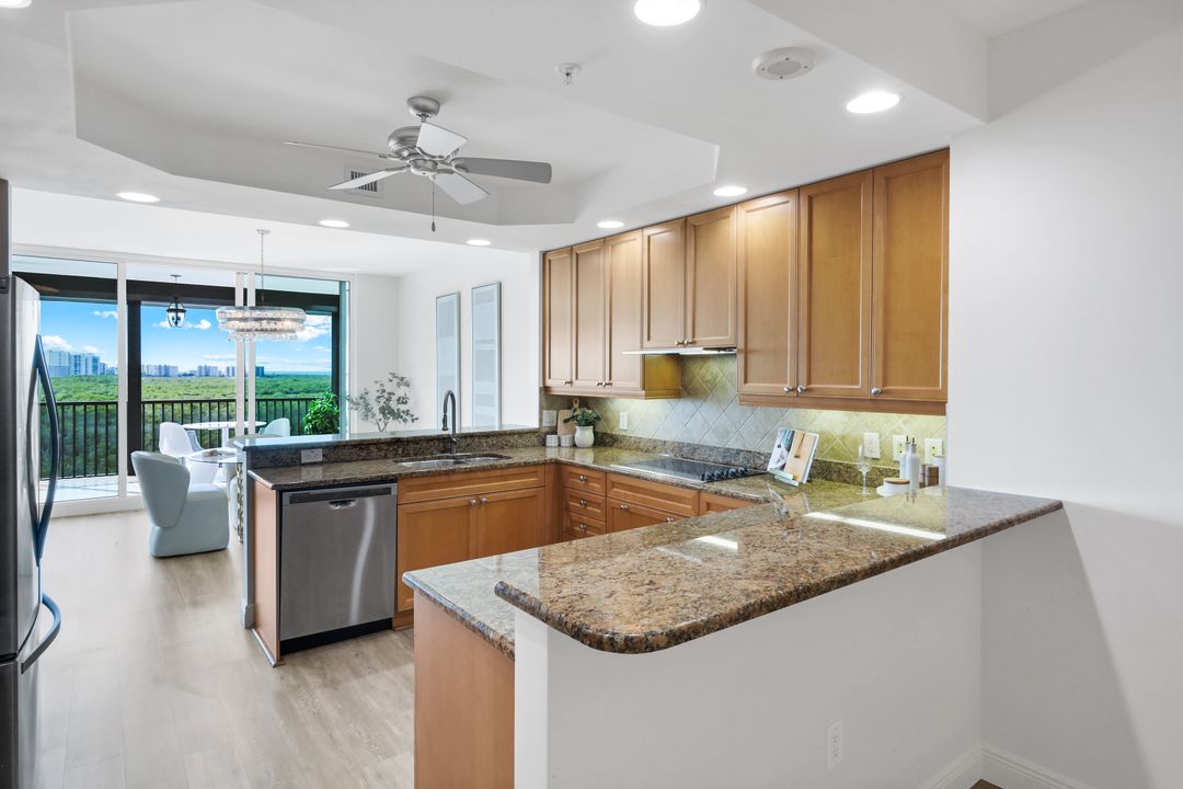 455 Cove Tower Dr #902, Naples, FL 34110