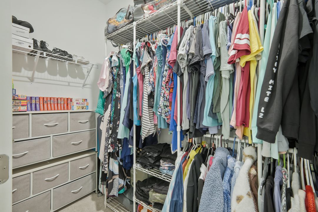 836 Heather Lk Ave, Cape Coral, FL 33993