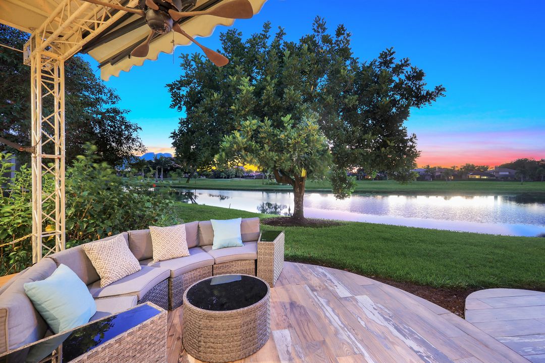 10366 Quail Crown Dr, Naples, FL 34119