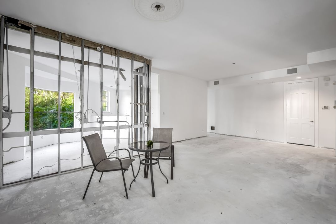 141 Colonade Cir  #141, Naples, FL 34103