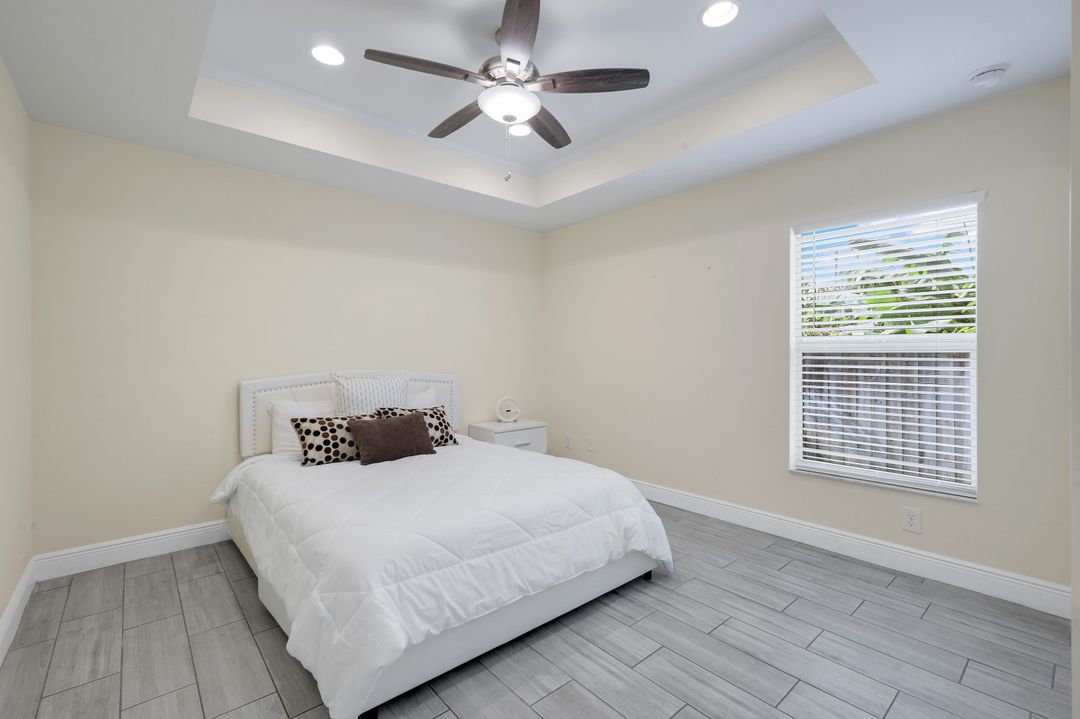 27741 Roslin Dr, Bonita Springs, FL 34135