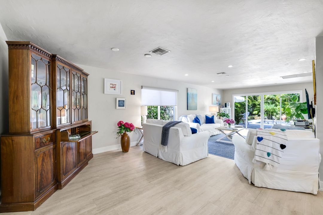 699 104th Ave N, Naples, FL 34108