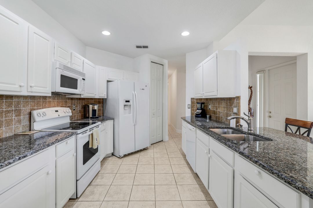 994 Eastham Way #101, Naples, FL 34104