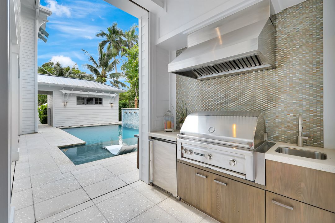 160 Broad Ave S, Naples, FL 34102