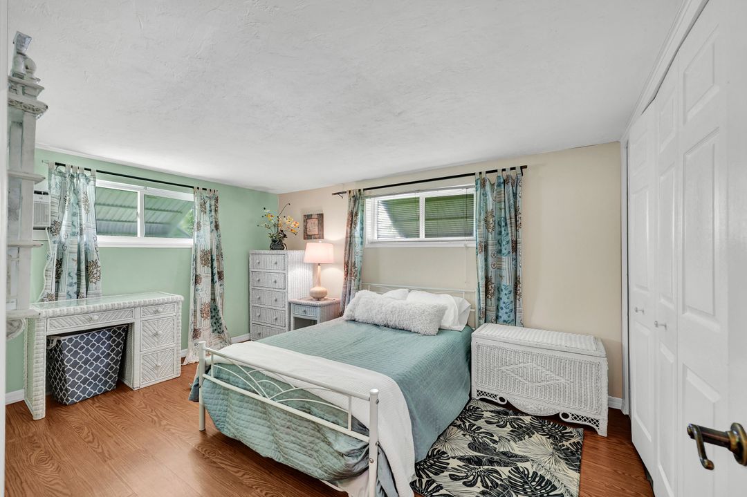 522 Menton Ln, Naples, FL 34112
