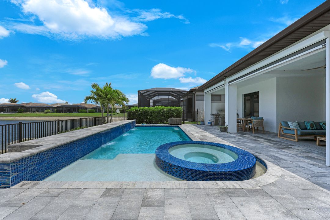 3697 Sapphire Cv Cir, Naples, FL 34114