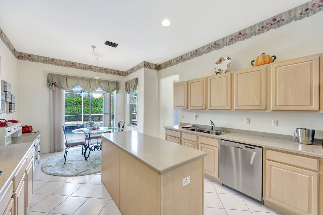 1745 Marsh Run, Naples, FL 34109