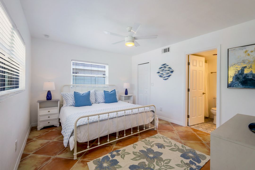 517 94th Ave N, Naples, FL 34108