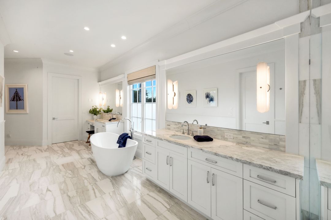 16744 Prato Way, Naples, FL 34110