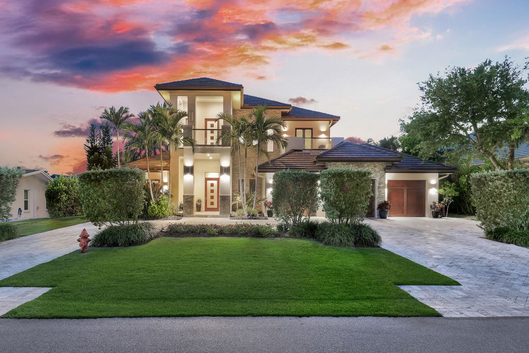 875 Wedge Dr, Naples, FL 34103