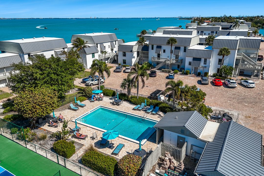 730 Sextant Dr, Sanibel, FL 33957