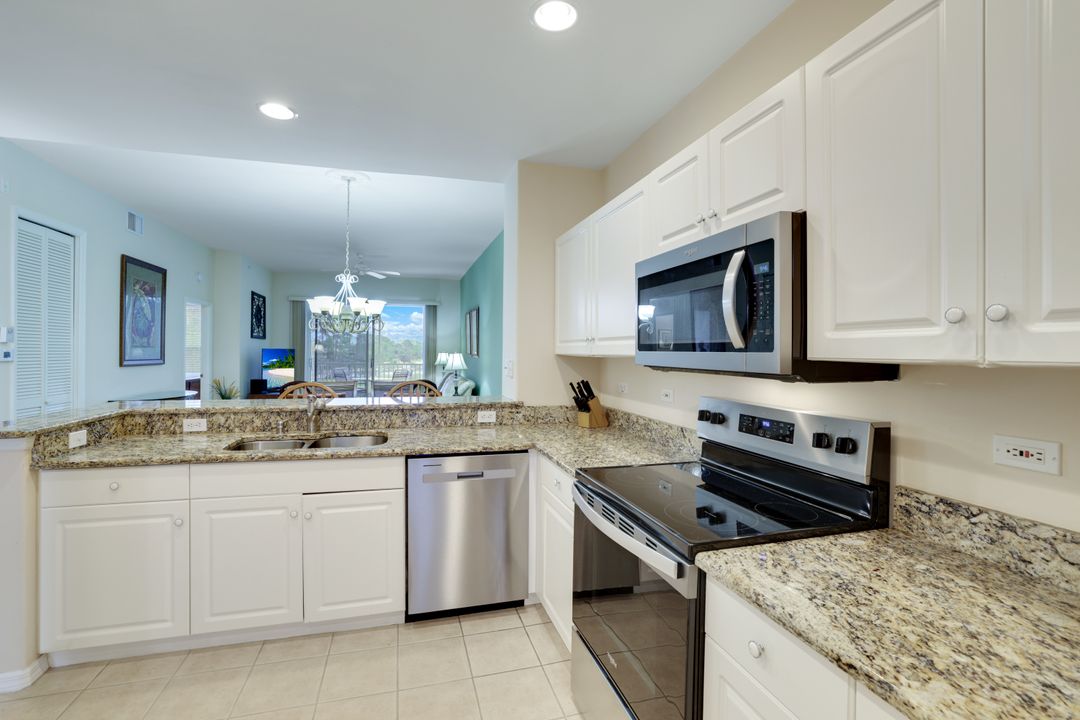 8247 Parkstone Pl #305, Naples, FL 34120