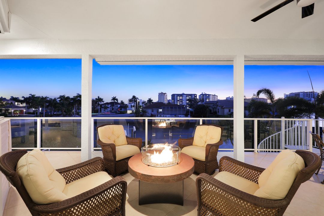 464 Oak Ave, Naples, FL 34108