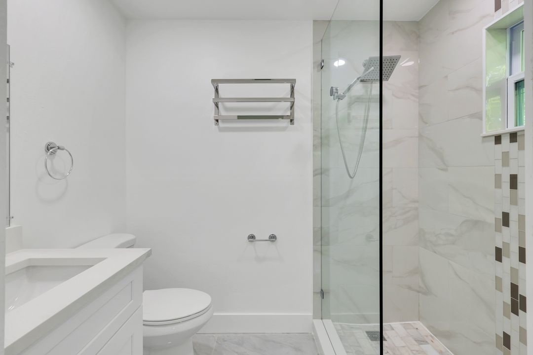 939 Bluebird St, Naples, FL 34104