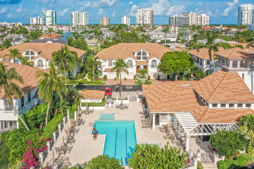 141 Colonade Cir  #141, Naples, FL 34103