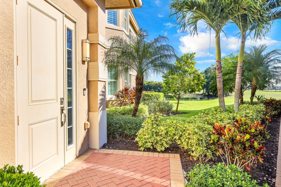608 El Camino Real  #202, Naples, FL 34119