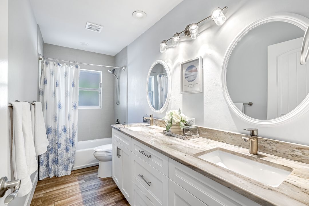 737 91st Ave N, Naples, FL 34108