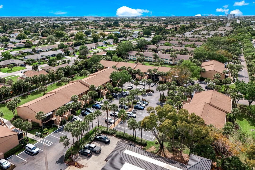 4240 Jack Frost Ct #6, Naples, FL 34112