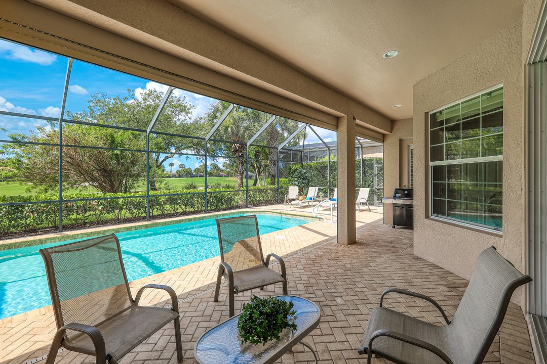 12118 Wicklow Ln, Naples, FL 34120
